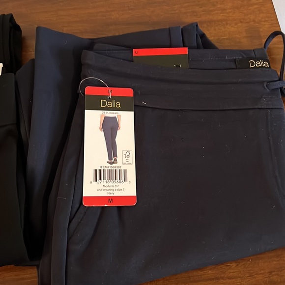 Pair of womens pants - Picture 3 of 3